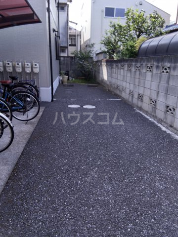 27/30 駐車場