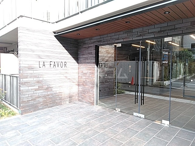 24/30 エントランス