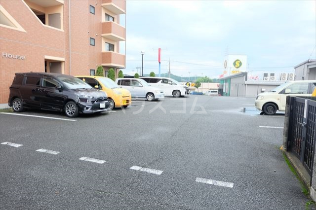 21/28 駐車場