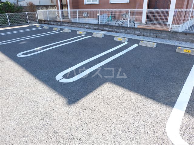 23/30 駐車場