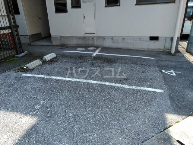 21/28 駐車場