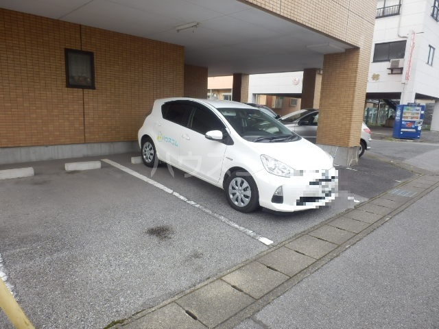 20/28 駐車場