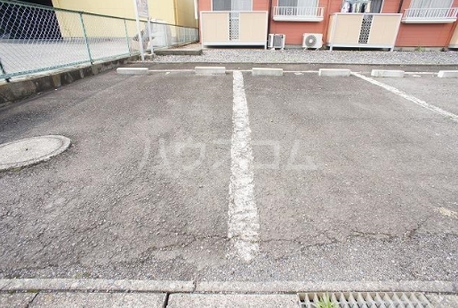 22/28 駐車場
