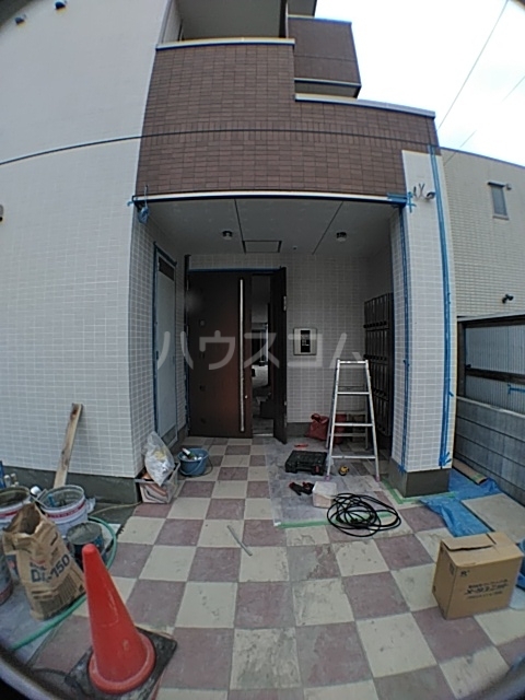 24/30 エントランス