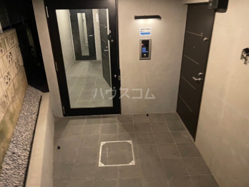 22/30 エントランス