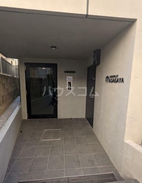 18/27 エントランス