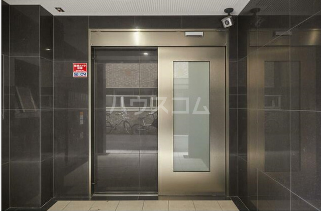 22/26 エントランス