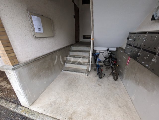 22/30 エントランス