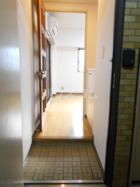 16/30 玄関