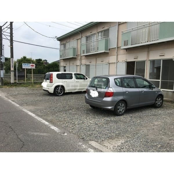 13/13 駐車場