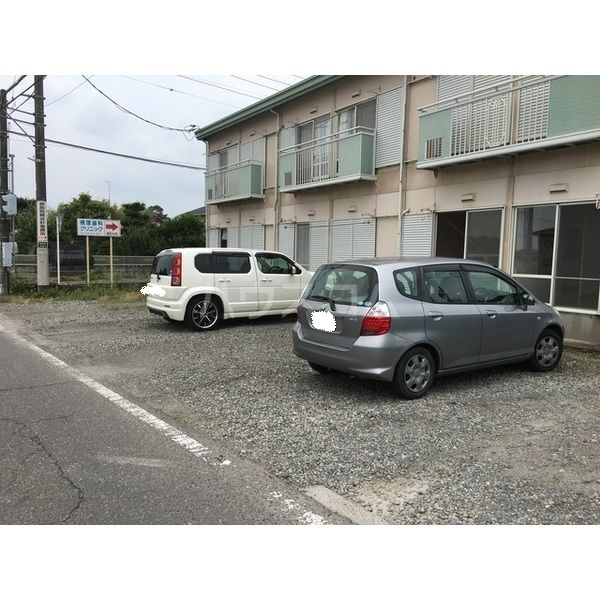 13/13 駐車場