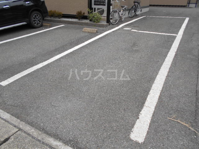 21/26 駐車場