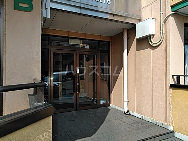 21/30 エントランス