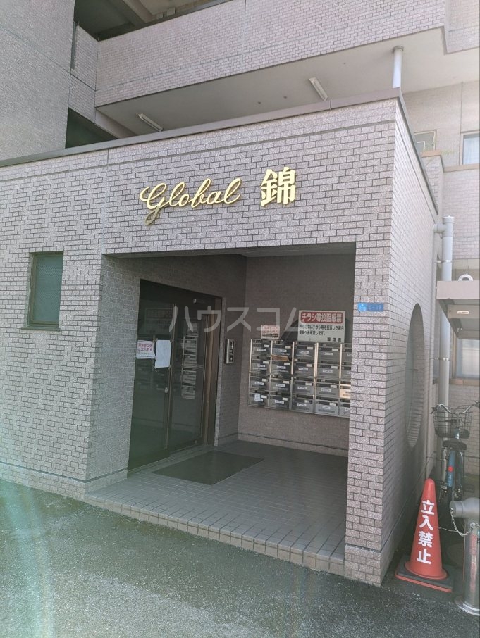 19/30 エントランス