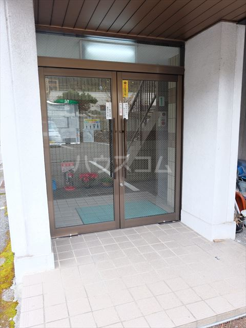 22/30 エントランス