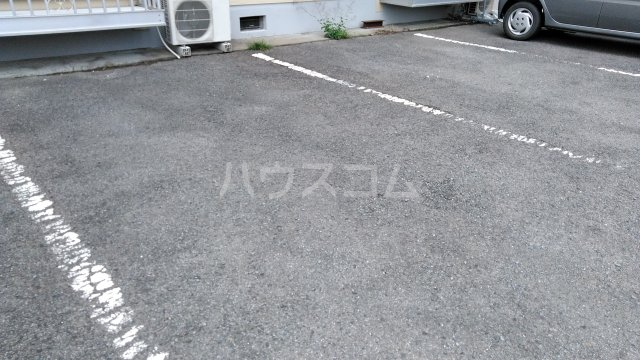 16/16 駐車場