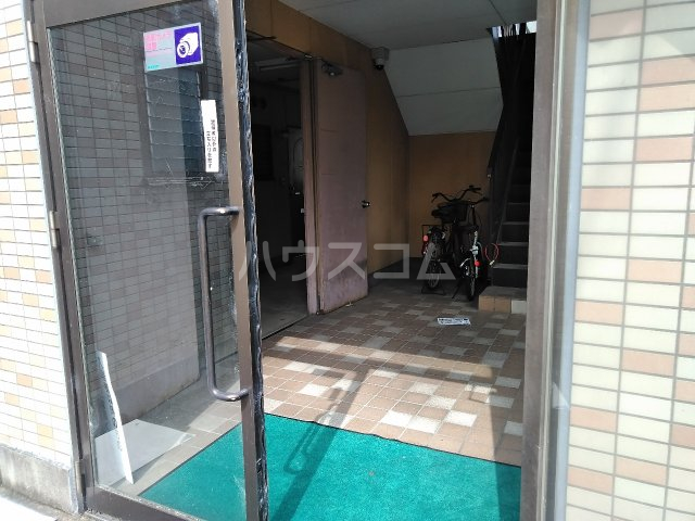 19/27 エントランス