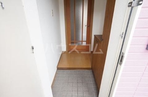 18/26 エントランス