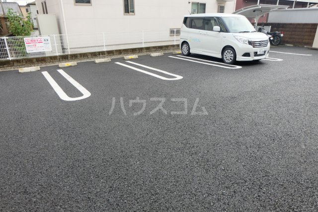 21/28 駐車場