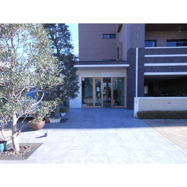 21/29 エントランス