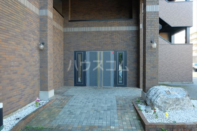 21/25 エントランス