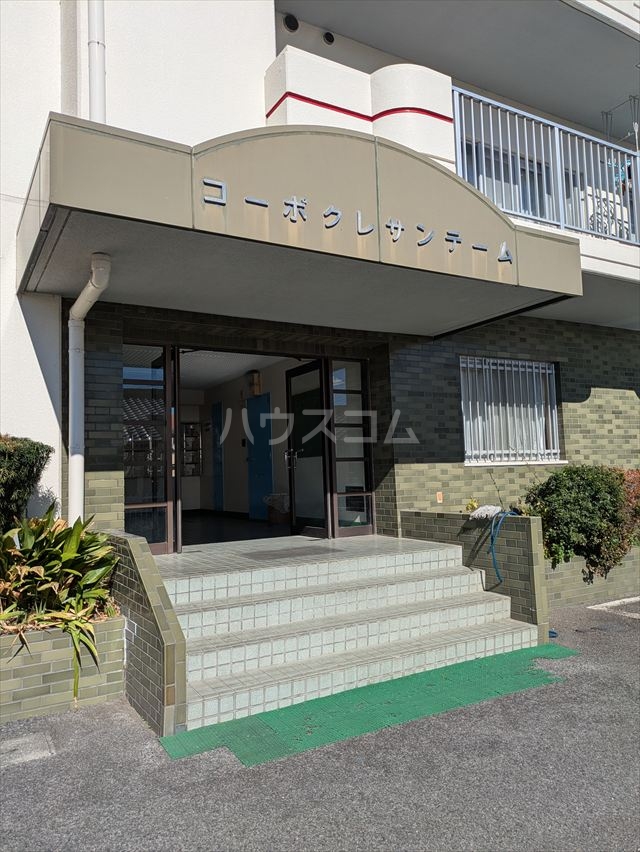 21/30 エントランス