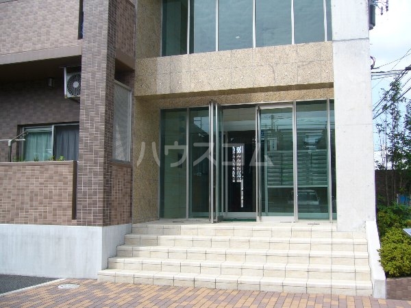 21/30 エントランス