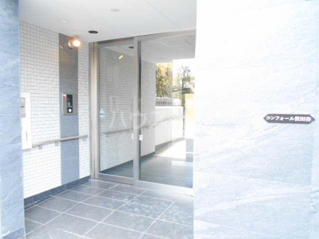 28/30 エントランス