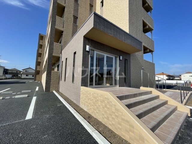 21/30 エントランス