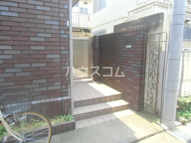 22/30 エントランス