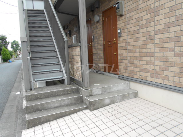 27/29 エントランス