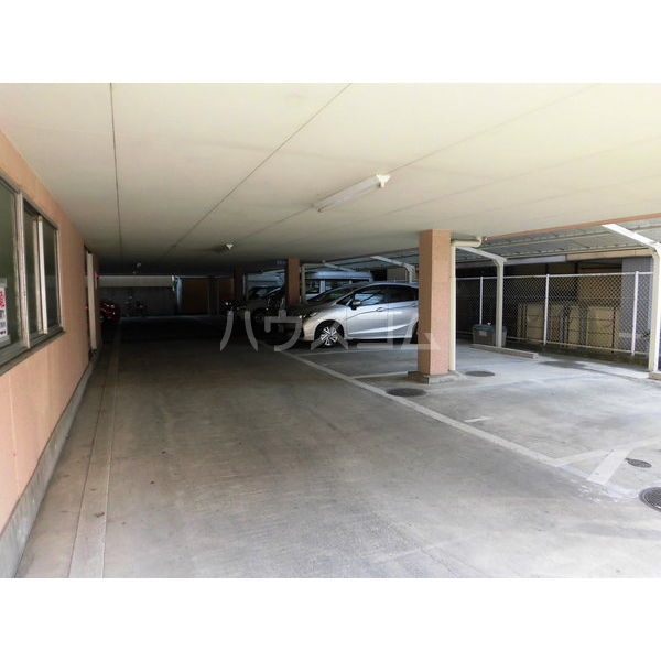 22/30 駐車場