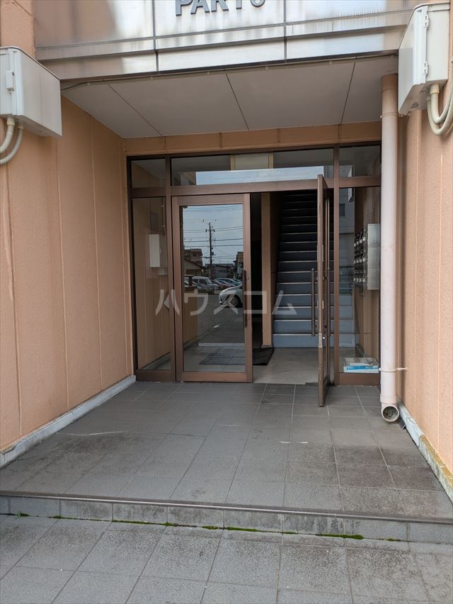 21/30 エントランス