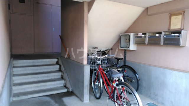 26/29 エントランス