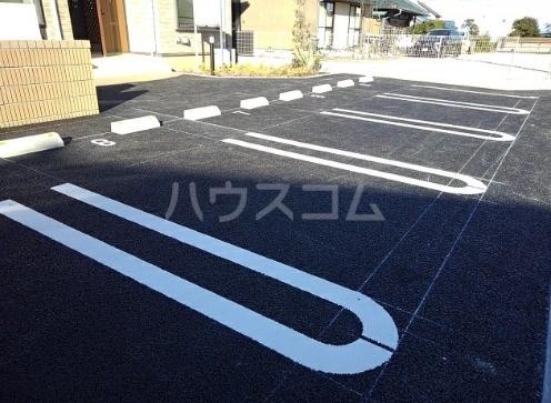 18/28 駐車場