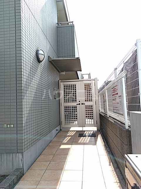 27/30 エントランス