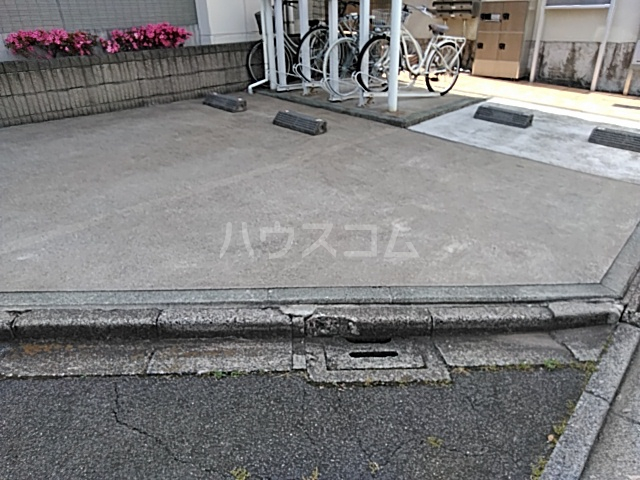 28/30 駐車場