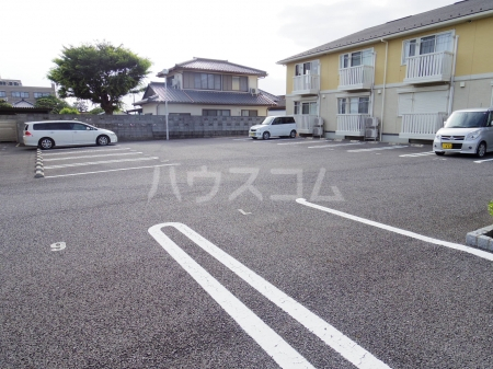 2/3 駐車場