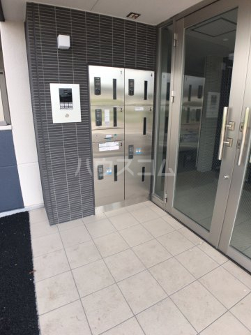 22/27 エントランス