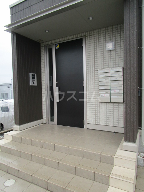 28/30 エントランス