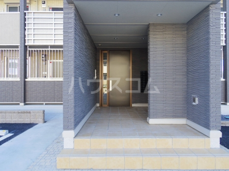 28/30 エントランス