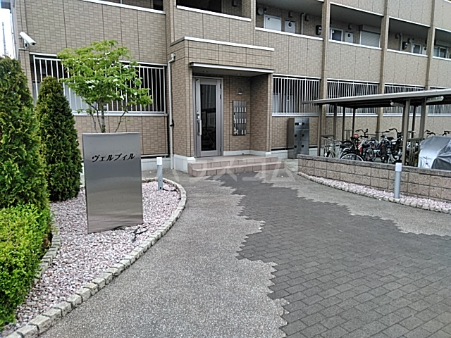 26/30 エントランス