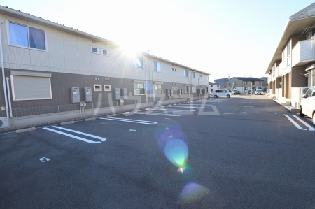 26/28 駐車場