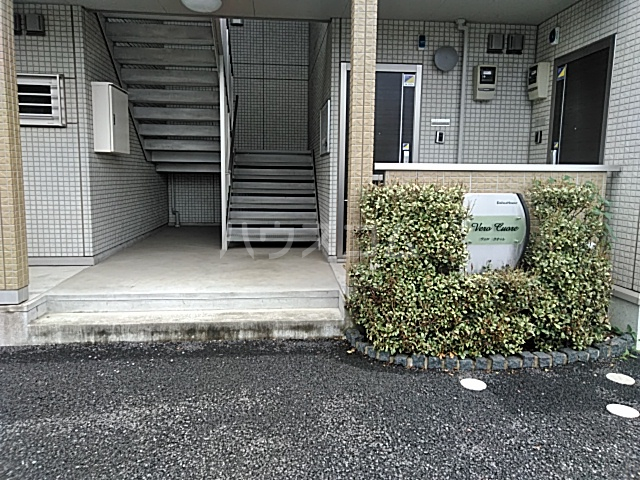 27/30 エントランス