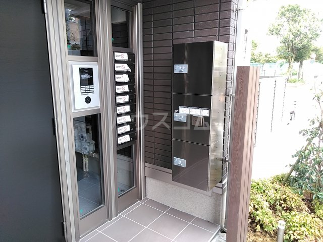 25/29 エントランス