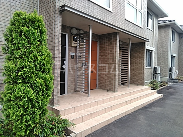 28/30 エントランス