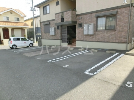 26/28 駐車場