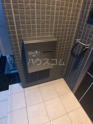 27/30 エントランス