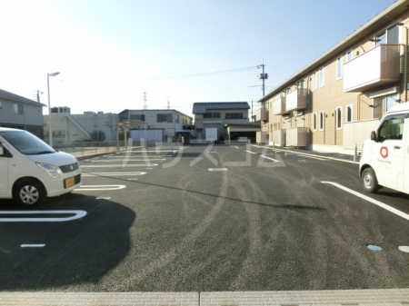 18/22 駐車場