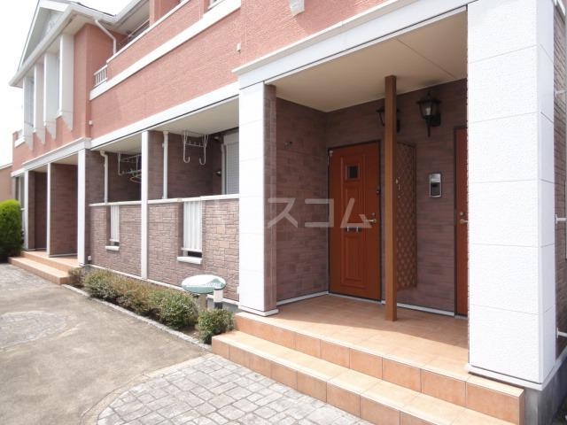 16/23 エントランス